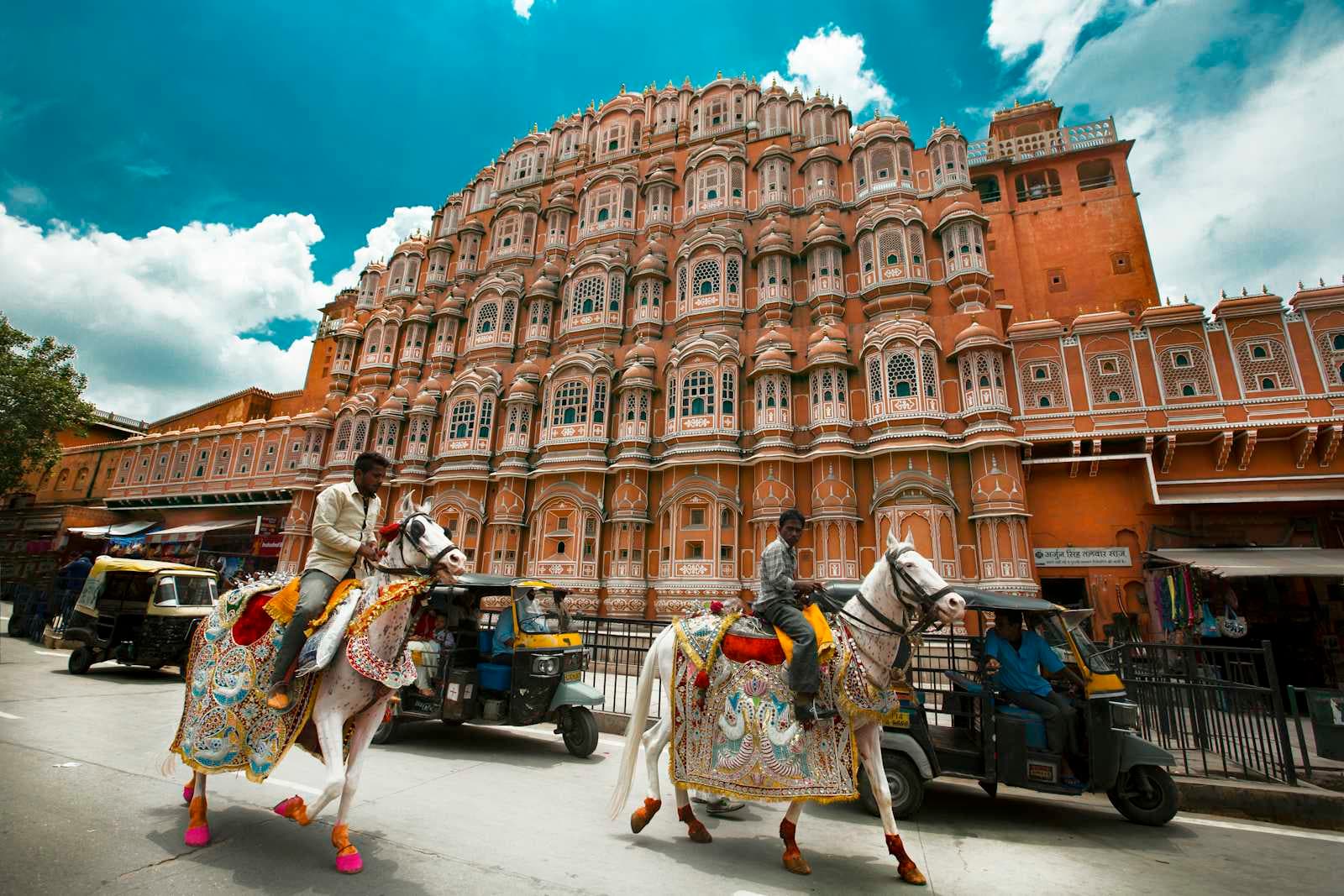 Luxury Travel Guide to Rajasthan: Experience Heritage and Opulence with Tripniti AI Travel Planner